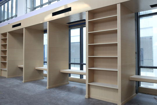 大學(xué)圖書館內(nèi)部