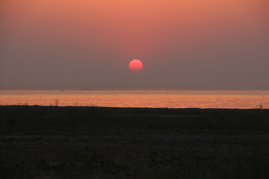 海上日出