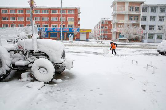 白雪覆盖车辆