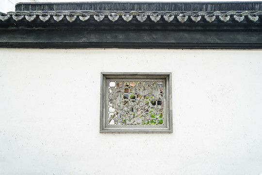 屋檐 灰瓦白墙 中式窗格