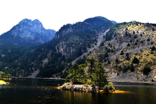 螺髻山黑龙潭公园