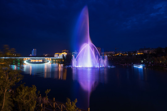 音乐喷泉夜景