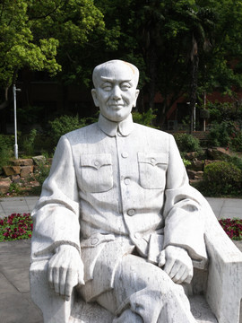 吴蕴瑞雕像
