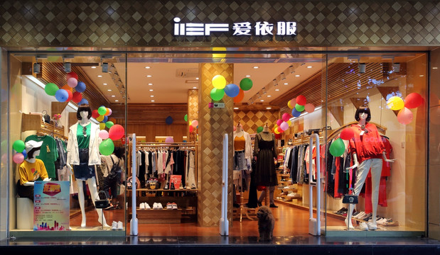 服装店橱窗