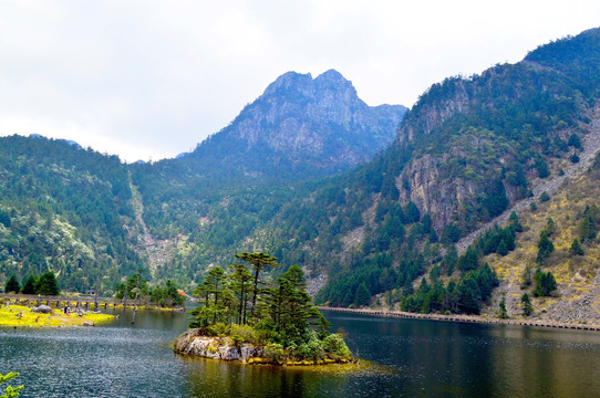 四川螺髻山黑龙潭风光