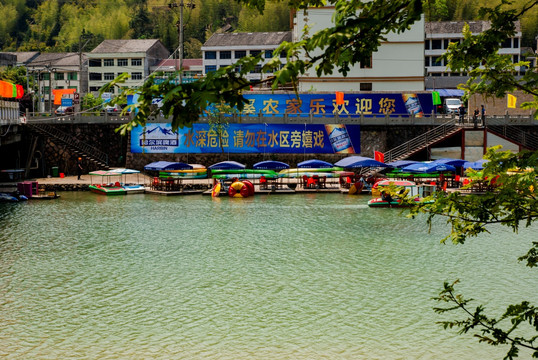 农家乐 水 竹筏 山村 田园