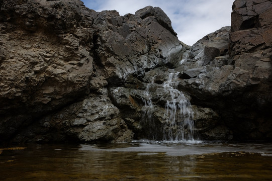 卡拉麦里山自然岩泉