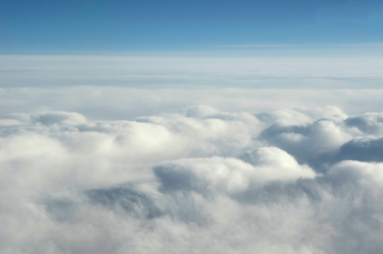 云海于天际线