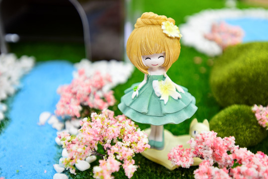 花園里的小女孩