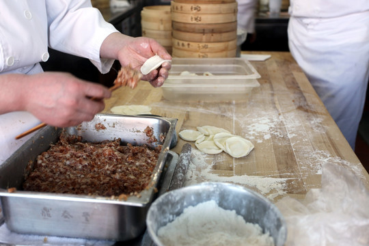 包饺子 饺子