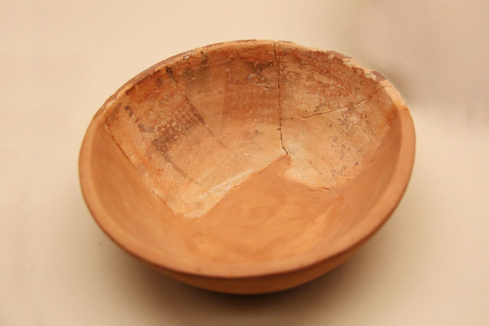 公元元前6世纪沙特红陶陶盘盘