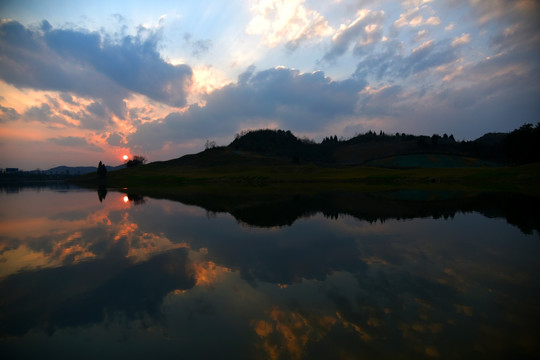 贵州阅山湖