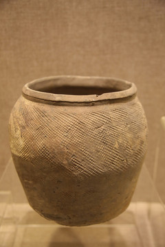 东汉方纹陶陶罐