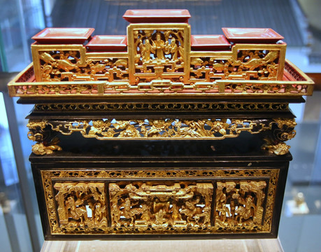 清代金漆木雕馔盒