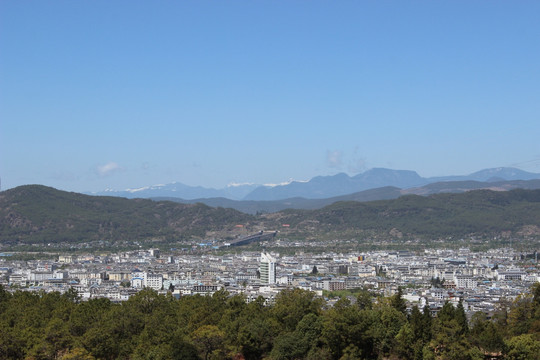 山脚下的小城市