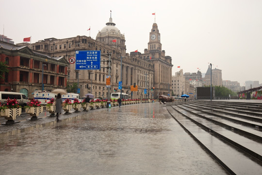 上海外滩大雨