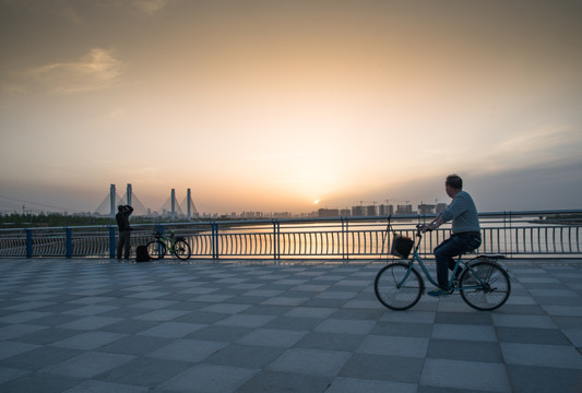 夕阳下的北龙湖