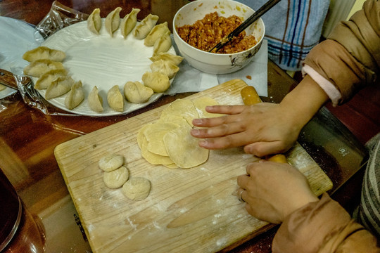 包饺子