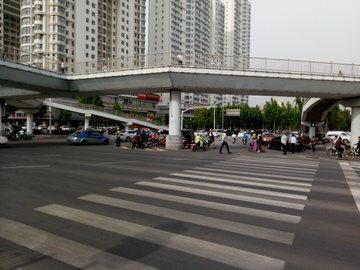 过街天桥 道路行人 城市街景