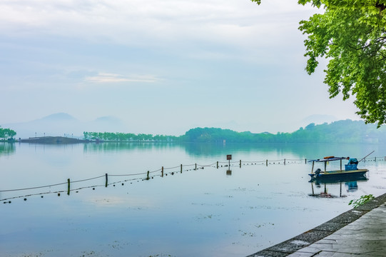 烟雨西湖