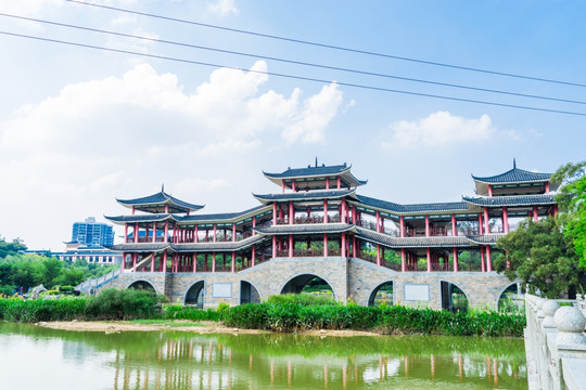 广西南宁狮山公园风雨桥竹影桥