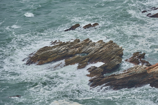 西冲海浪礁石