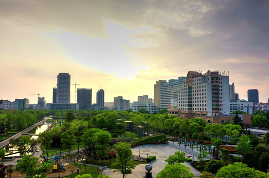 金华市民广场市府大楼夕阳全景