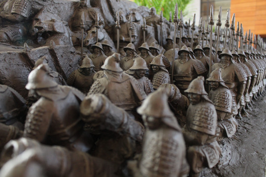 战场战士雕塑