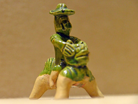 宋代邛窑绿釉骑兽瓷俑