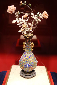 清代海棠式花瓶料月季盆景