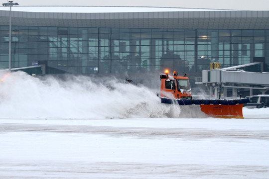 机场扫雪 除雪 机场冬季运行