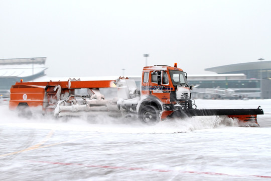 机场扫雪 除雪 机场冬季运行