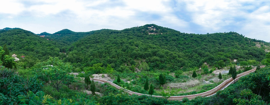 莲青山全景