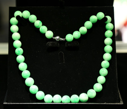 绿宝石圆珠项链