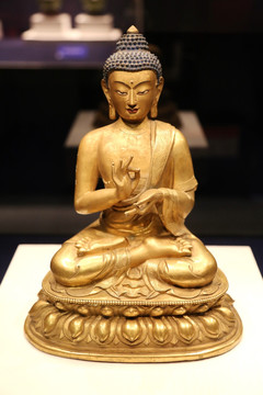 清代铜鎏金毗卢佛像