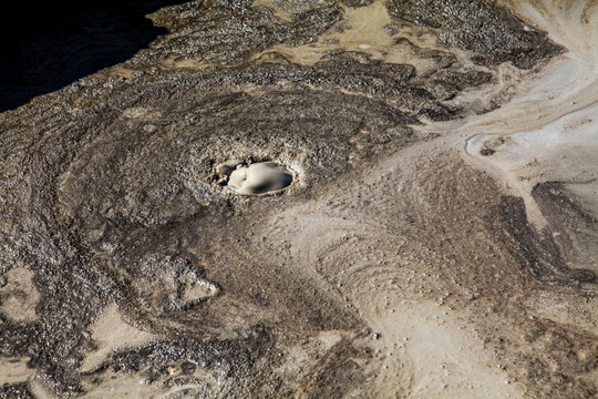 泥火山