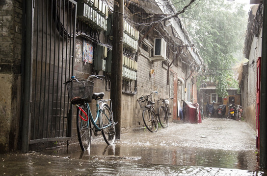 老北京胡同雨景