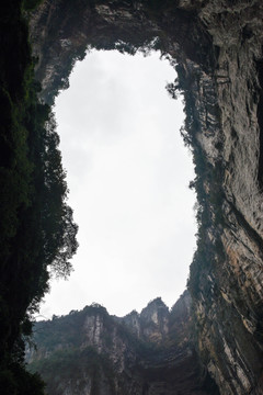 神鹰天坑