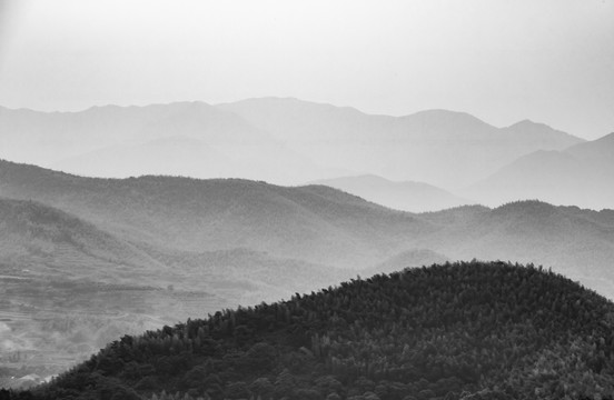 水墨群山