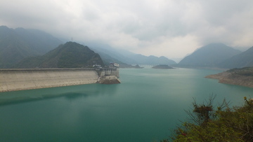 紫坪铺水库