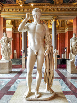 卢浮宫雕塑马塞勒斯