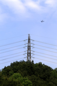 山顶 输电塔 飞机