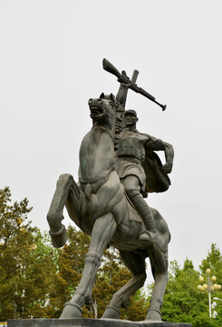 骑兵战士雕塑