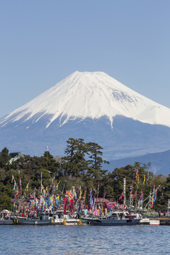 日本鱼船和富士山