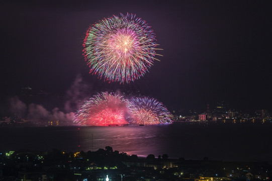 日本湖心岛烟花