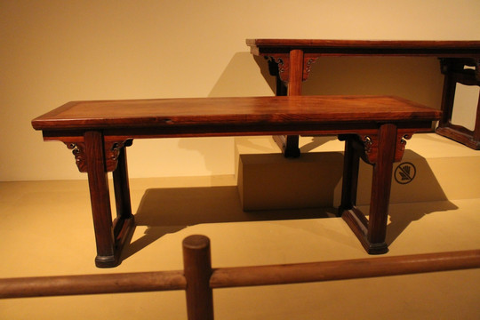 中式红木桌子