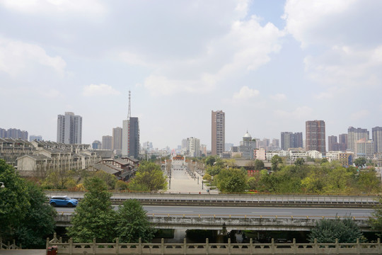 从德阳东湖山俯拍德阳市区