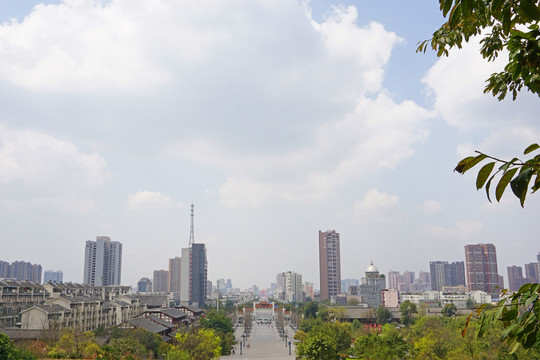 从德阳东湖山俯拍德阳市区