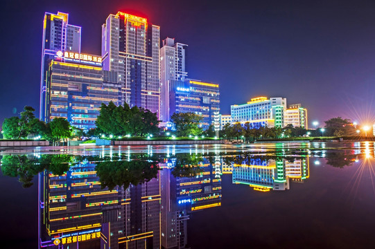 城市夜景 灯光 倒影 霓虹