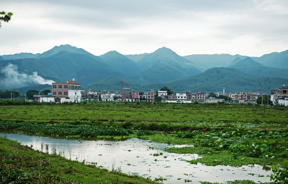 田野 村庄 远山